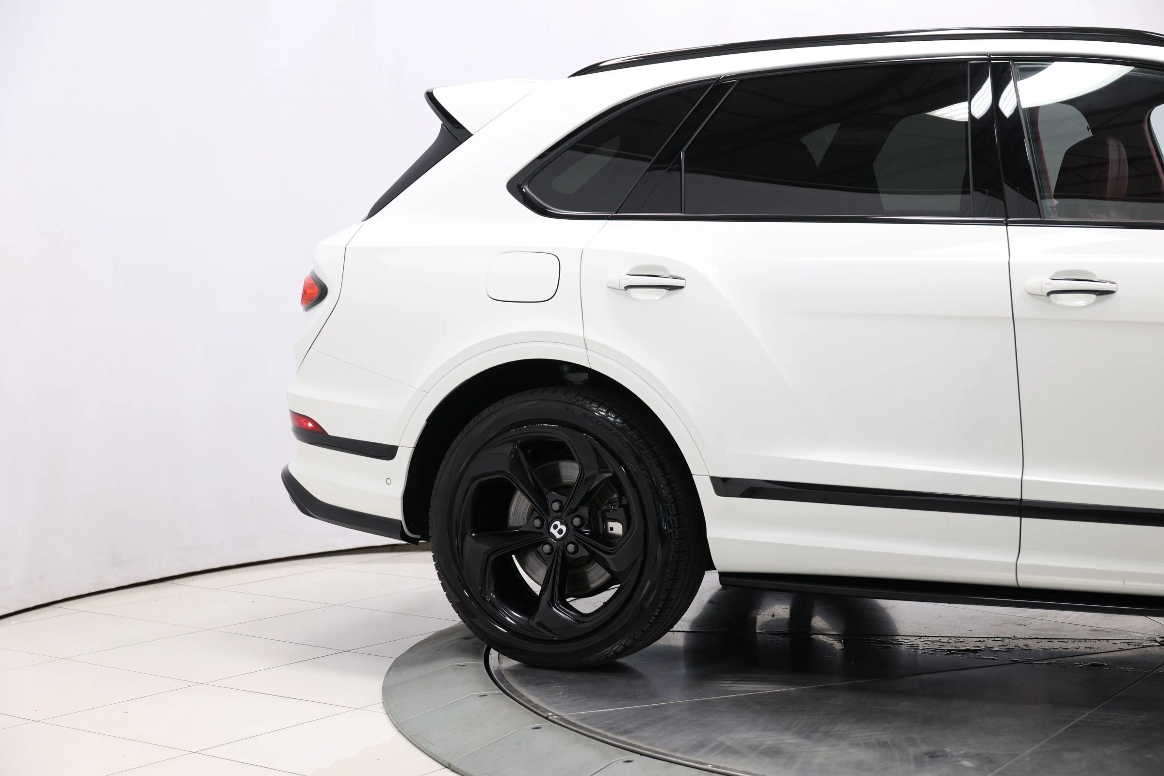 Used 2022 Bentley Bentayga AWD/4WD image 83