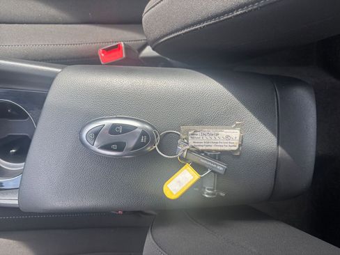 Used 2025 Hyundai Elantra SEL FWD image 21