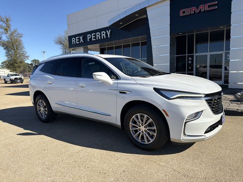 Used 2022 Buick Enclave Premium image 2