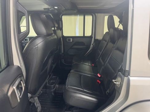 Used 2018 Jeep Wrangler Unlimited Sahara AWD/4WD image 31