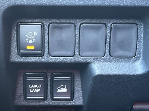 Used 2025 Nissan Frontier SV image 13