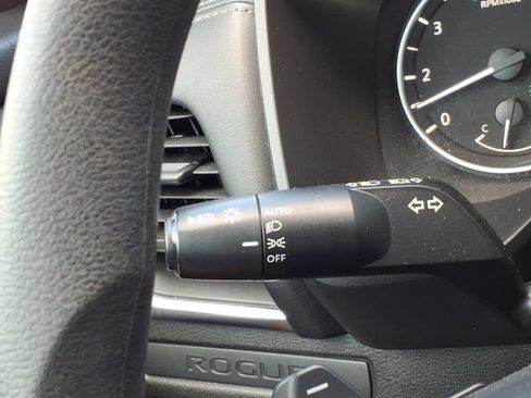 Used 2024 Nissan Rogue S FWD image 33