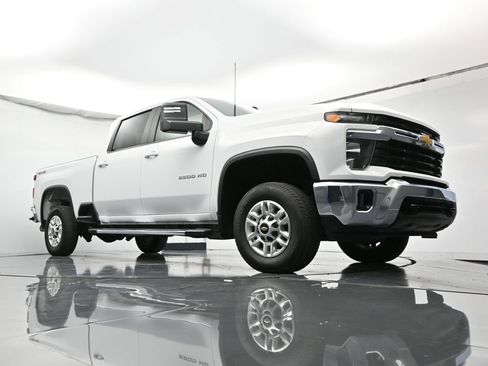 Certified 2025 Chevrolet Silverado 2500 LT w/ Convenience Package image 37