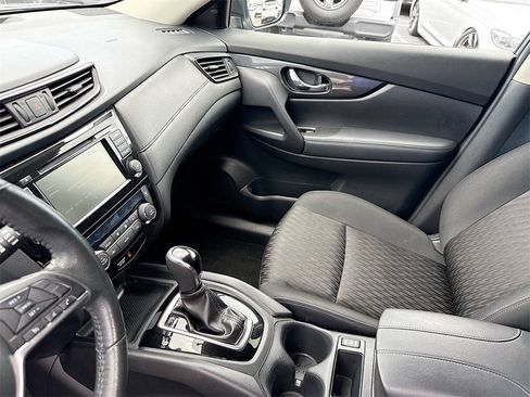 Used 2018 Nissan Rogue SV image 25
