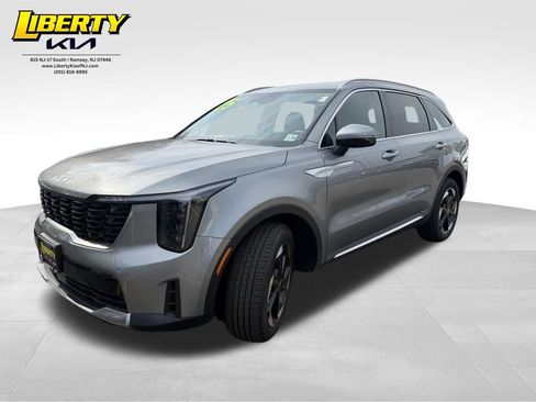 Used 2025 Kia Sorento EX AWD/4WD image 3