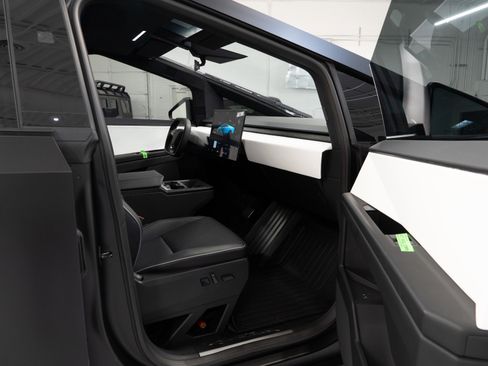 Used 2024 Tesla Cybertruck AWD Crew Cab image 25