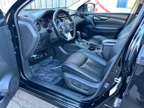 Used 2022 Nissan Rogue Sport SL w/ Premium Package image 11