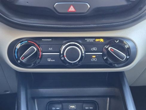 Certified 2025 Kia Soul LX image 18