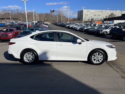Used 2026 Toyota Camry LE w/ Convenience Package image 7