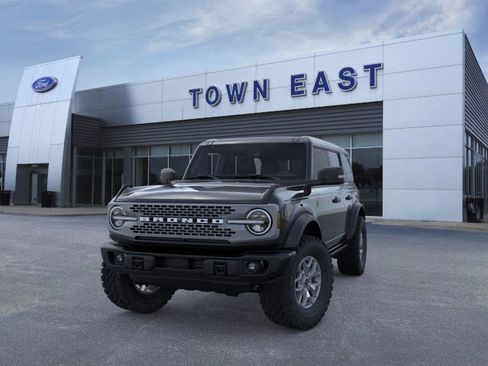 New 2025 Ford Bronco Badlands image 2