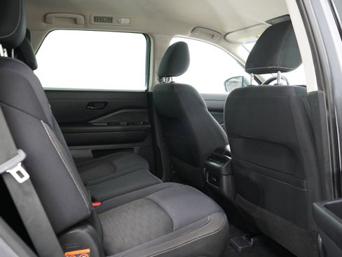 Used 2023 Nissan Pathfinder SV AWD/4WD image 14