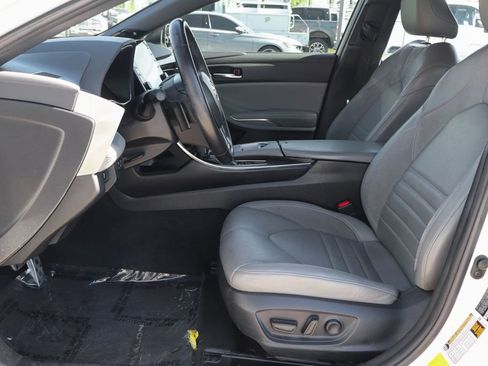 Used 2020 Toyota Avalon XSE image 18