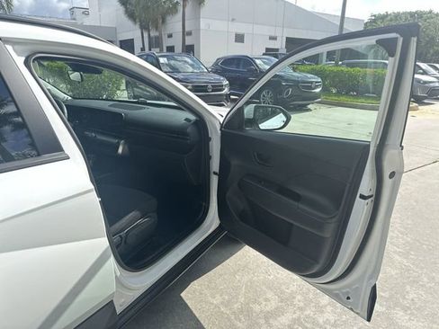Used 2025 Hyundai Kona SEL FWD image 23