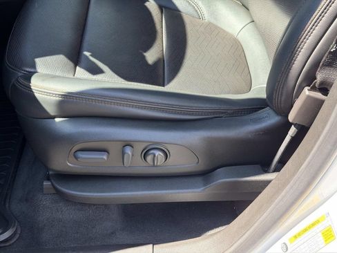 Used 2023 Chevrolet Traverse High Country FWD image 23