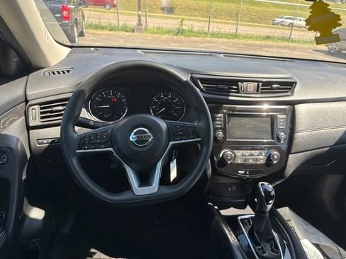 Used 2020 Nissan Rogue S FWD image 13