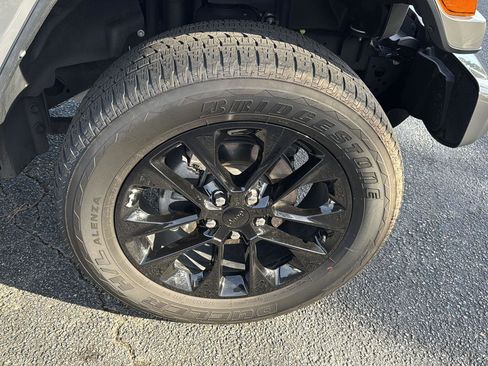 Used 2023 Jeep Wrangler Unlimited Sahara image 37