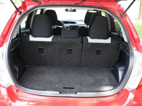 Used 2013 Toyota Yaris LE FWD image 19