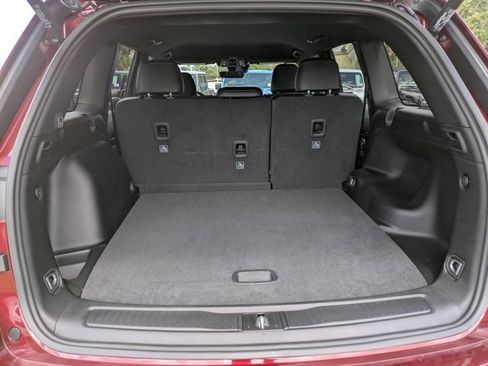 New 2025 Jeep Grand Cherokee Altitude image 11