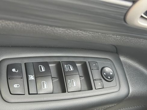 Used 2020 Jeep Grand Cherokee Altitude image 16