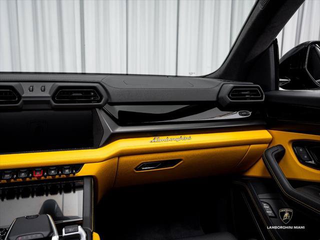 Used 2025 Lamborghini Urus SE AWD/4WD image 36