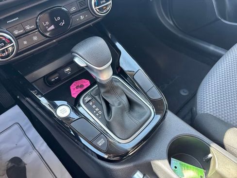 Used 2024 Kia Soul S FWD image 17