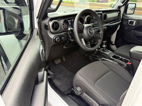 Certified 2023 Jeep Gladiator Sport AWD/4WD image 13