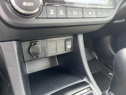 Used 2015 Toyota Corolla LE FWD image 22