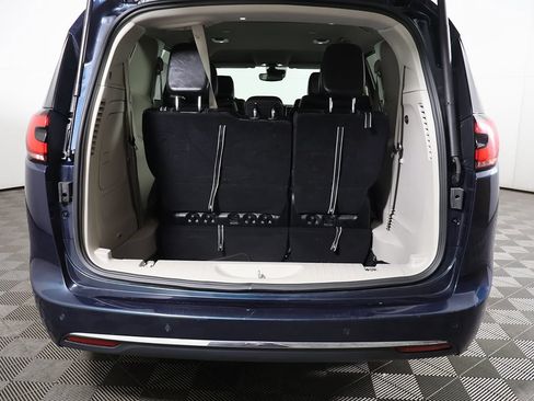 Used 2024 Chrysler Pacifica Limited FWD image 13