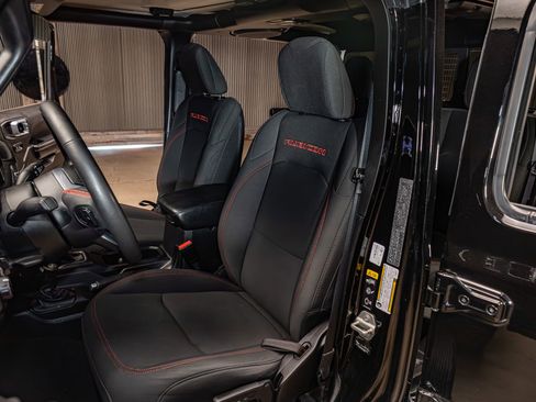 Used 2023 Jeep Gladiator Rubicon w/ LED Lighting Group AWD/4WD image 18