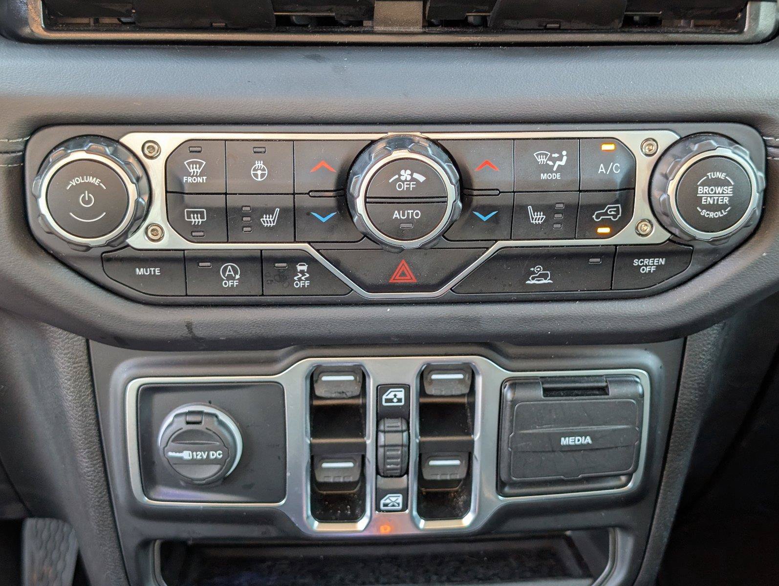 Used 2025 Jeep Wrangler Unlimited Sahara AWD/4WD image 22