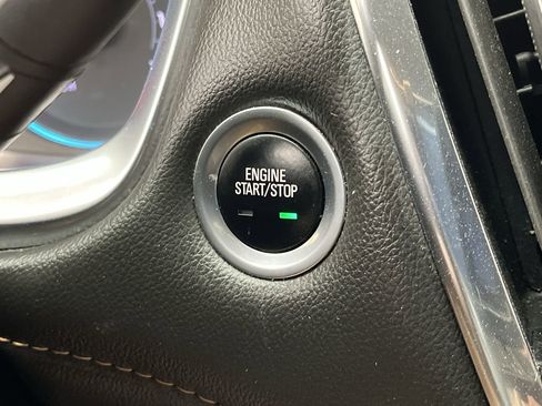 Used 2020 Chevrolet Traverse LT FWD image 21