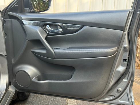 Used 2018 Nissan Rogue SL w/ Premium Package FWD image 43