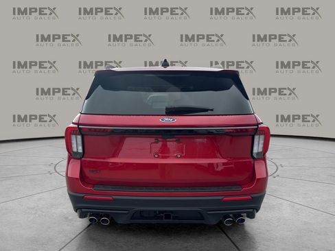 Used 2025 Ford Explorer ST image 4