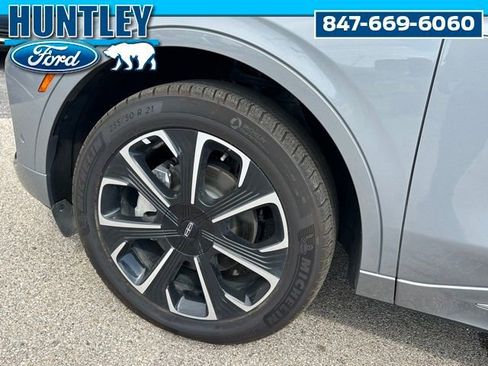 Used 2024 Lincoln Nautilus Reserve AWD/4WD image 8