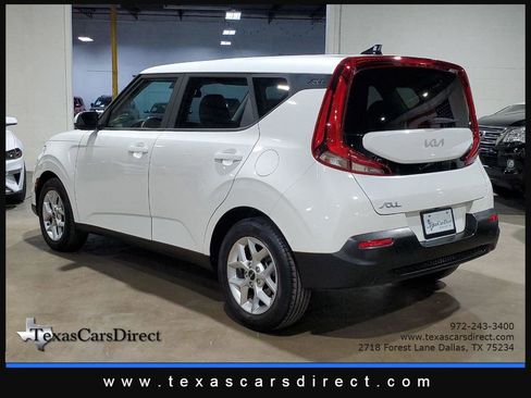 Used 2022 Kia Soul LX w/ Technology Package image 13