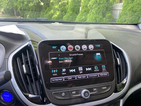 Used 2017 Chevrolet Volt LT w/ Comfort Package FWD image 13