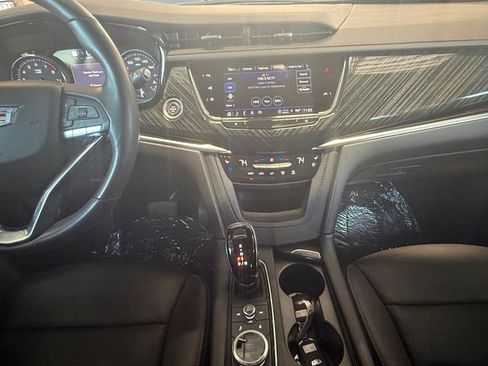 Certified 2023 Cadillac XT6 Premium Luxury w/ Technology Package FWD image 3