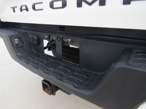Used 2023 Toyota Tacoma TRD Sport AWD/4WD image 12
