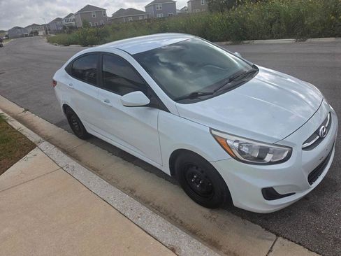 Used 2016 Hyundai Accent SE FWD image 2