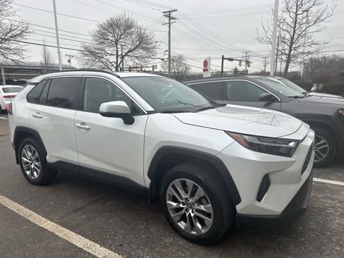 Used 2023 Toyota RAV4 XLE Premium image 1
