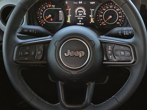 Used 2025 Jeep Gladiator Sport AWD/4WD image 14