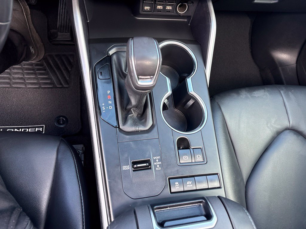 Used 2020 Toyota Highlander XLE FWD image 16