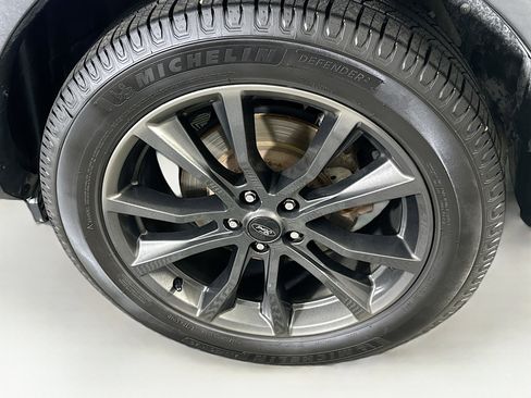Used 2018 Ford Explorer XLT w/ Equipment Group 202A FWD image 11
