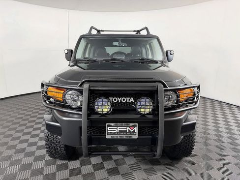 Used 2014 Toyota FJ Cruiser 4WD w/ Convenience Package image 4