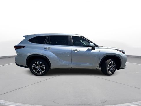 Used 2024 Toyota Highlander XLE image 5