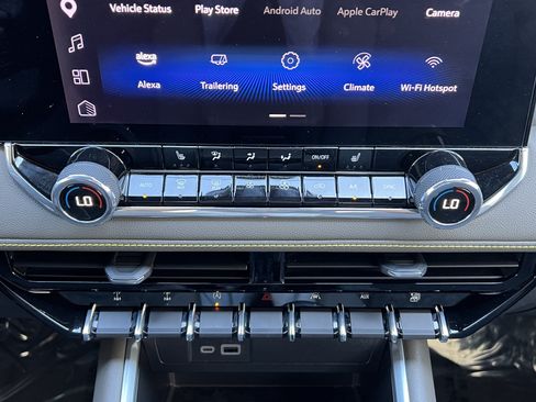Used 2024 Chevrolet Colorado ZR2 w/ Technology Package AWD/4WD image 27