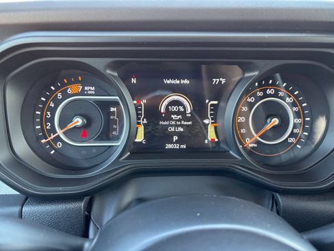 Used 2025 Jeep Wrangler Unlimited Sahara AWD/4WD image 38