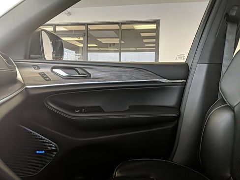 Used 2021 Jeep Grand Cherokee L Overland w/ Luxury Tech Group IV image 27