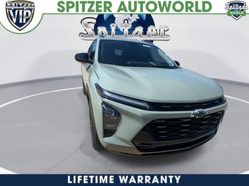 Used 2026 Chevrolet Trax ACTIV w/ Sunroof Package FWD image 3