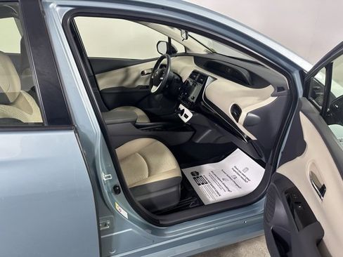 Used 2018 Toyota Prius Four image 10